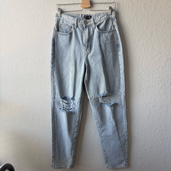 PrettyLittleThing Denim - PrettyLittleThing Light Blue Ripped Boyfriend Jeans
